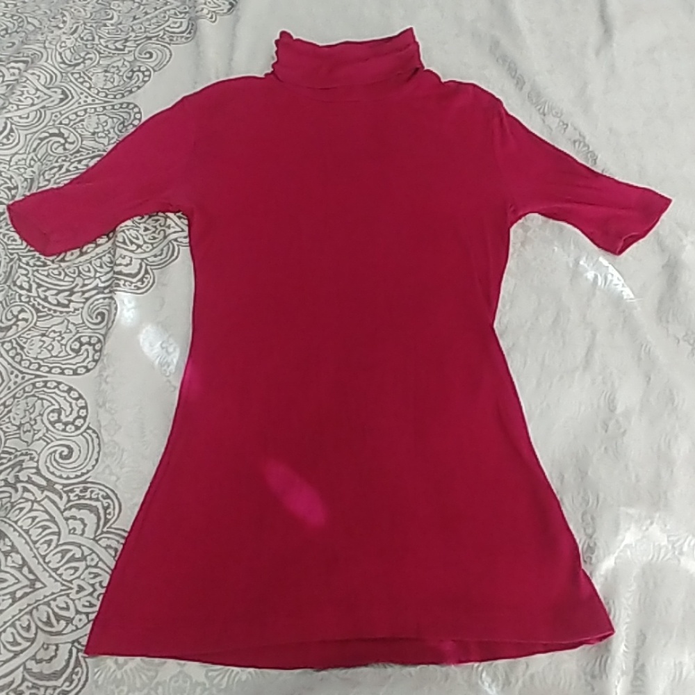 Maroon short sleeve turtle neck
